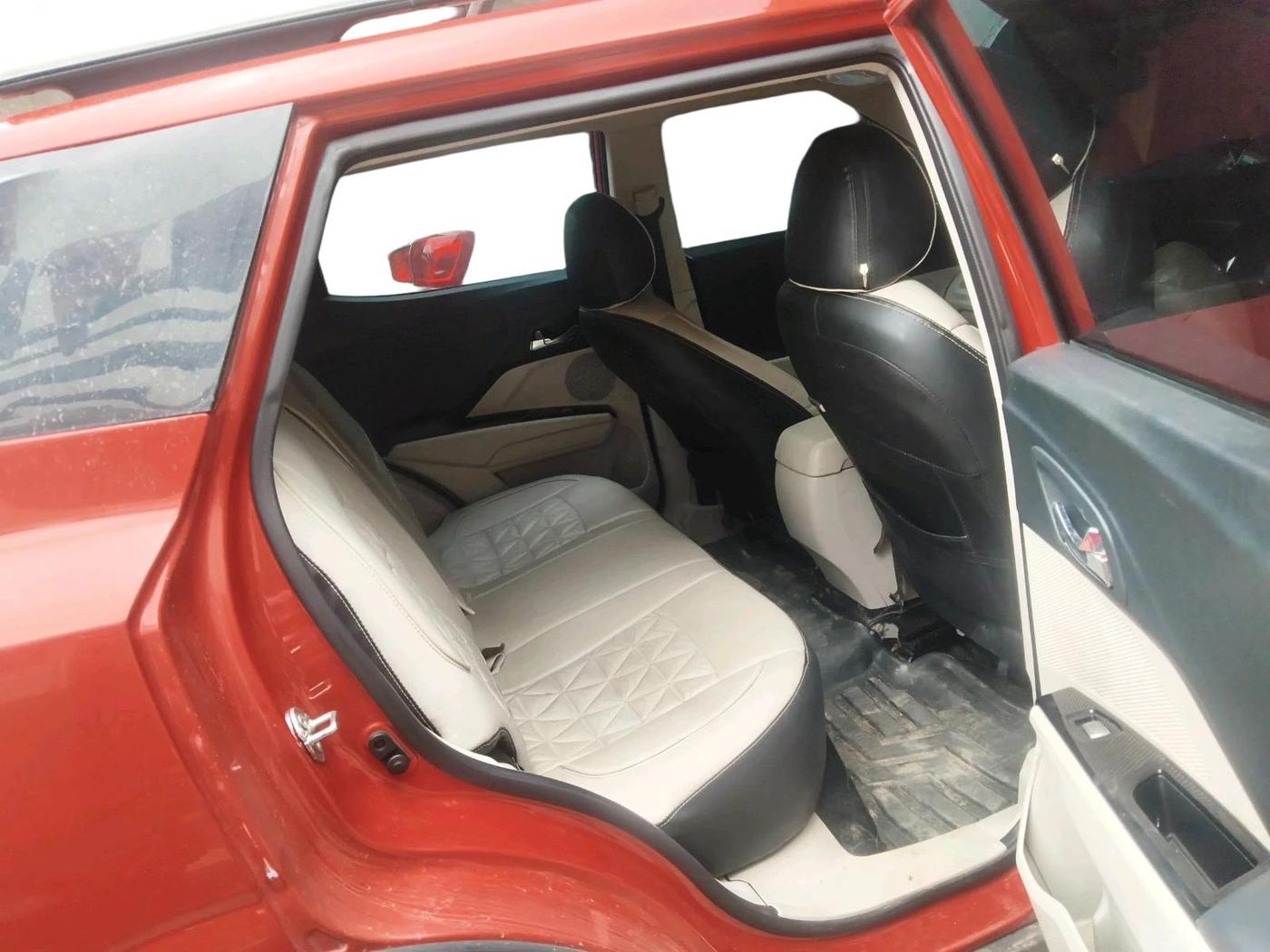 2023 Mahindra XUV300 W8 (O) 1.5 DIESEL AMT, Diesel, Automatic, 59,844 km, interior