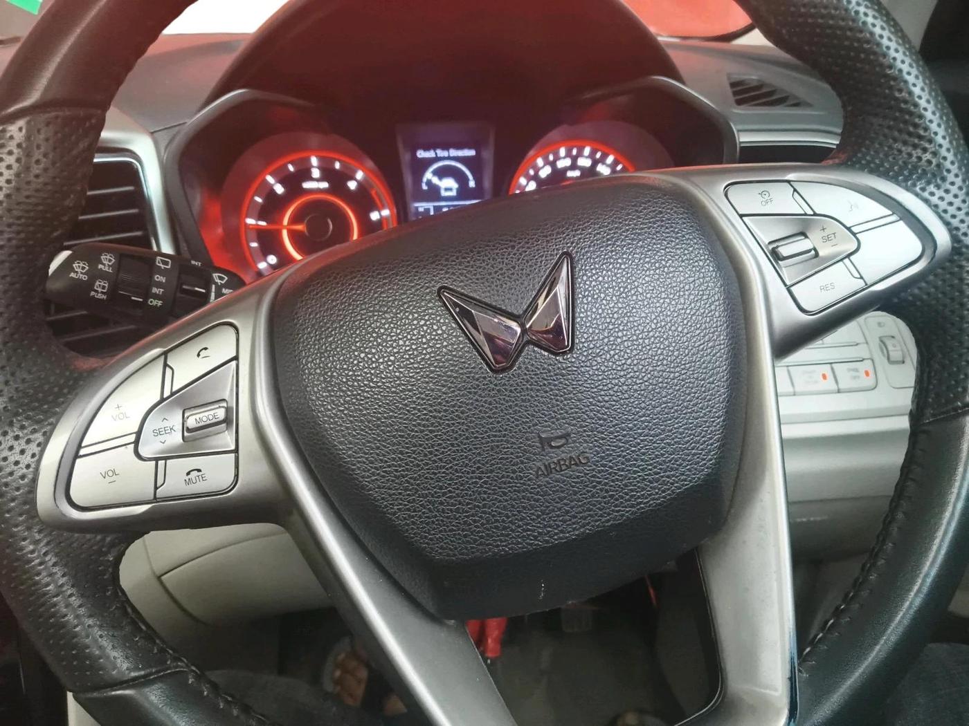 2023 Mahindra XUV300 W8 (O) 1.5 DIESEL AMT, Diesel, Automatic, 59,844 km, interior