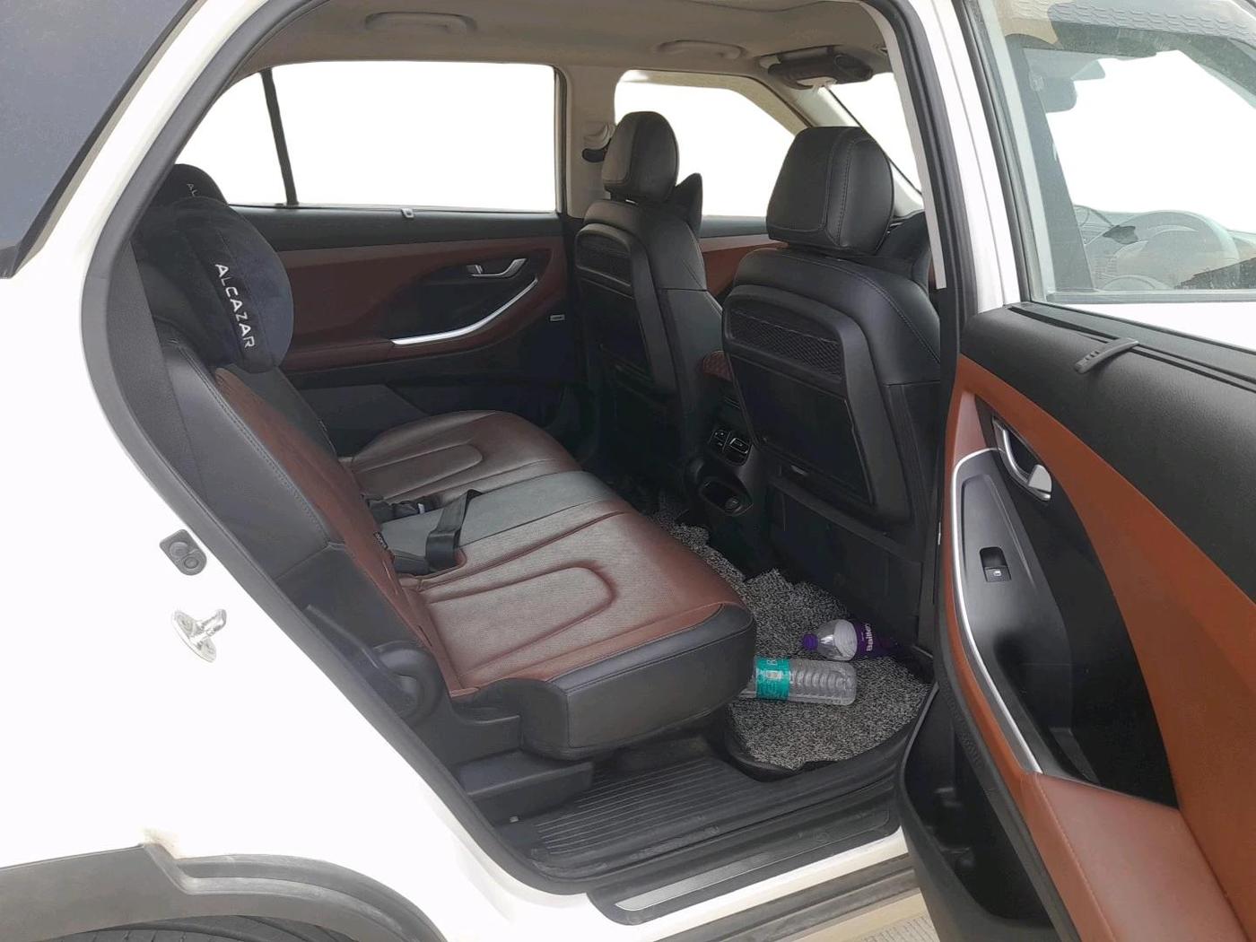 2022 Hyundai ALCAZAR PLATINUM 1.5 MT 7STR, Diesel, Manual, 1,10,877 km, interior