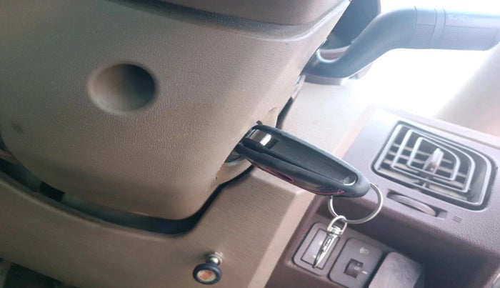 2015 Mahindra XUV500 W6, Diesel, Manual, 1,60,465 km, interior