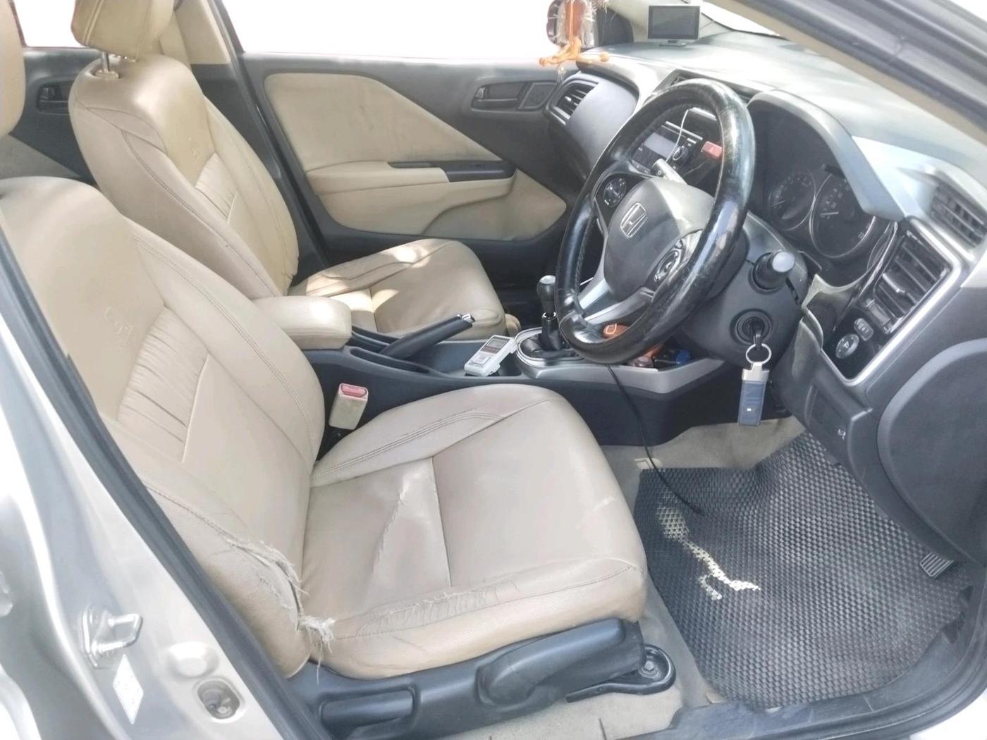 2015 Honda City 1.5L I-DTEC SV, Diesel, Manual, 1,22,294 km, interior