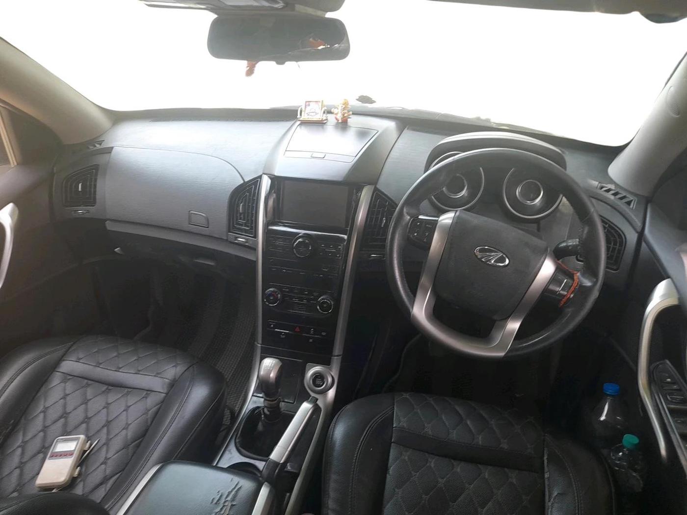 2019 Mahindra XUV500 W9, Diesel, Manual, 1,32,907 km, interior