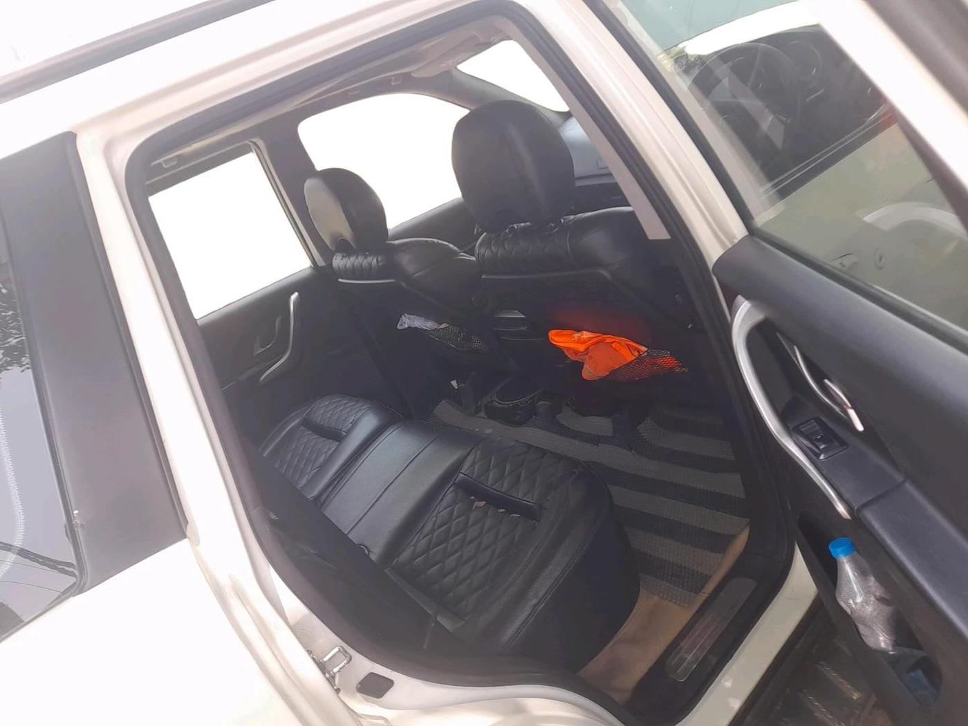 2019 Mahindra XUV500 W9, Diesel, Manual, 1,32,907 km, interior