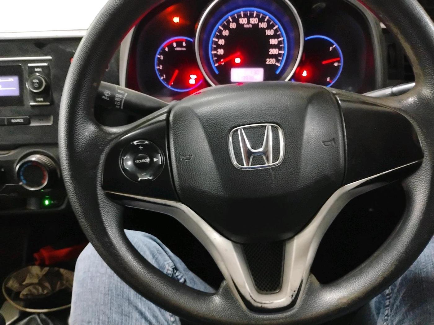 2015 Honda Jazz 1.5L I-DTEC S, Diesel, Manual, 1,13,938 km, interior