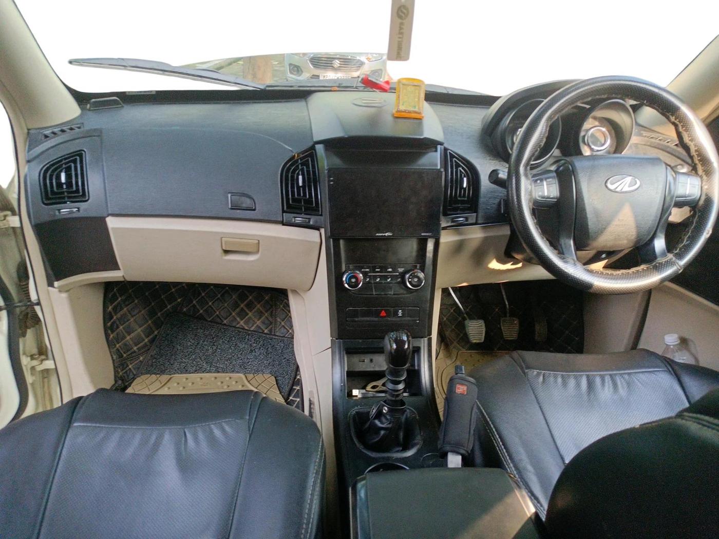 2018 Mahindra XUV500 W4, Diesel, Manual, 96,894 km, interior