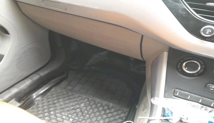 2019 Tata NEXON XMA PETROL, CNG, Automatic, 66,078 km, interior