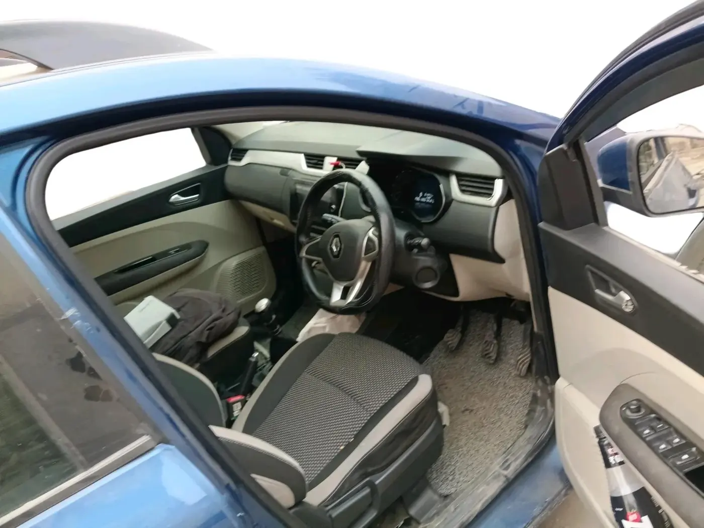 2020 Renault TRIBER RXZ, Petrol, Manual, 61,441 km, interior