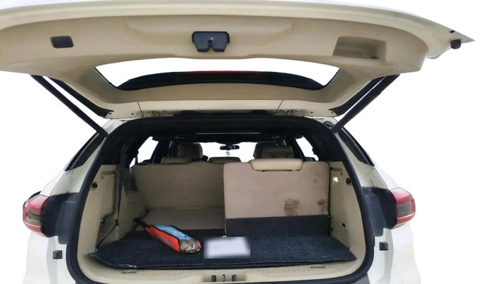 2018 Ford Endeavour TITANIUM 3.2 4X4 AT, Diesel, Automatic, 2,06,319 km, exterior