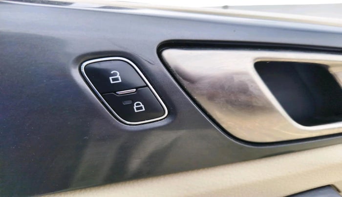 2018 Ford Endeavour TITANIUM 3.2 4X4 AT, Diesel, Automatic, 2,06,319 km, interior