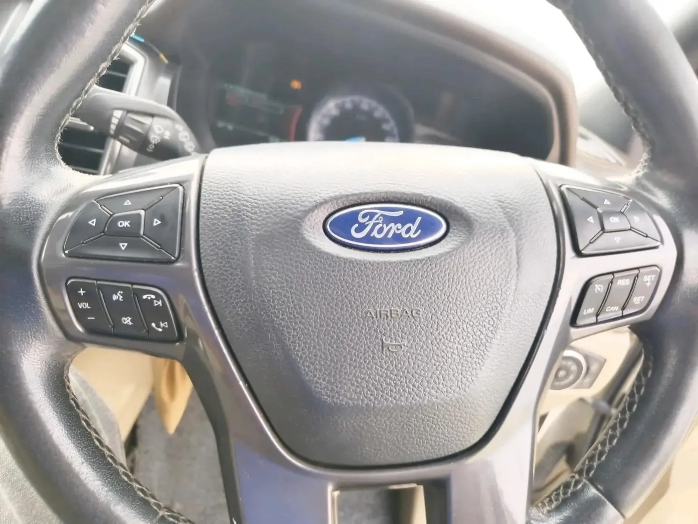 2018 Ford Endeavour TITANIUM 3.2 4X4 AT, Diesel, Automatic, 2,06,319 km, interior