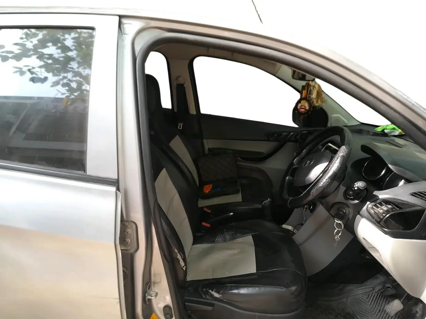 2019 Tata Tiago XT DIESEL, Diesel, Manual, 1,30,311 km, interior