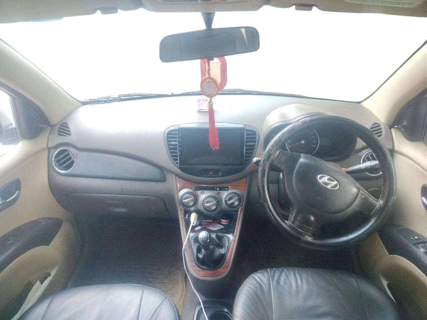 2012 Hyundai i10 MAGNA 1.1 LPG, Petrol, Manual, 1,21,286 km, interior