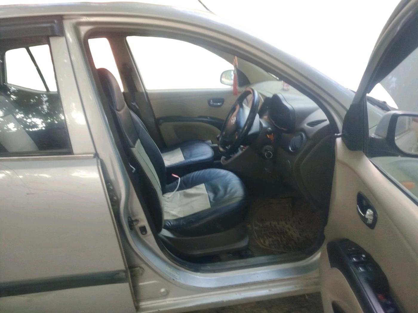 2012 Hyundai i10 MAGNA 1.1 LPG, Petrol, Manual, 1,21,286 km, interior