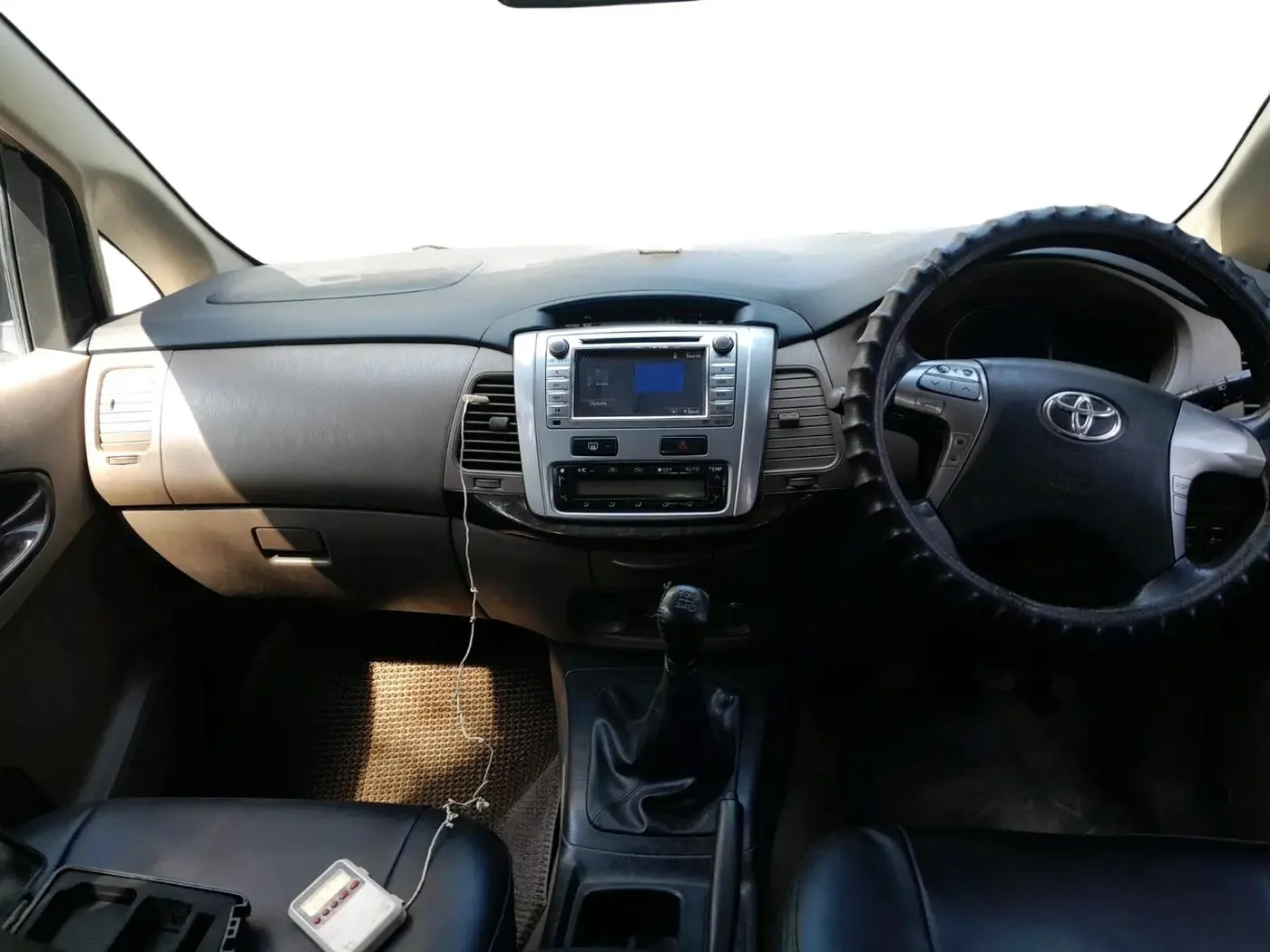 2015 Toyota Innova 2.5 VX 8 STR, Diesel, Manual, 3,13,422 km, interior