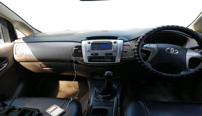 2015 Toyota Innova 2.5 VX 8 STR, Diesel, Manual, 3,13,422 km, interior