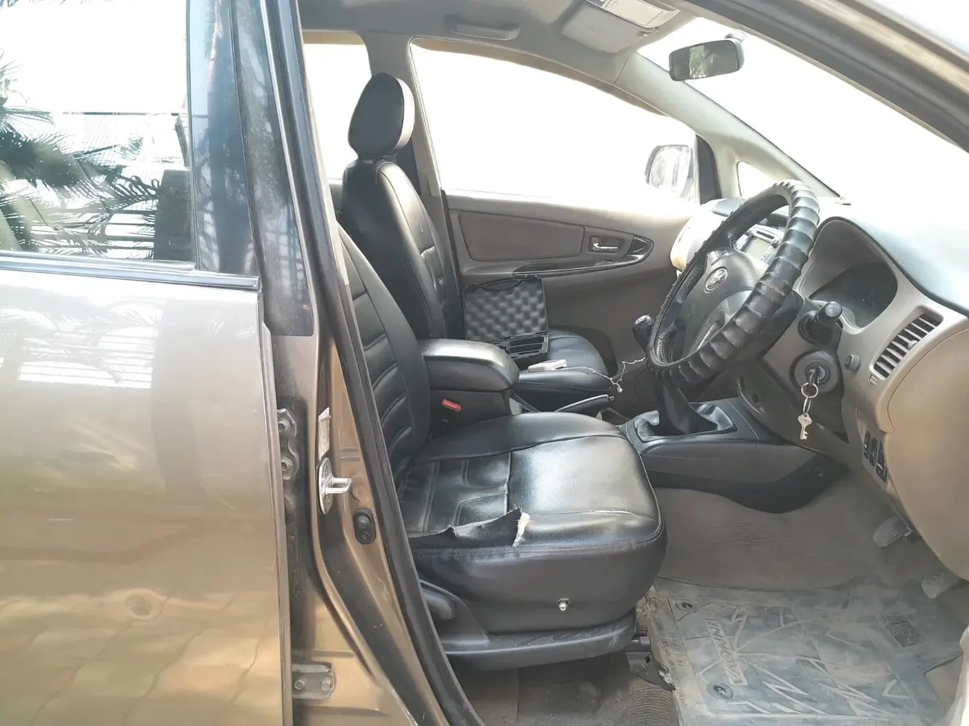 2015 Toyota Innova 2.5 VX 8 STR, Diesel, Manual, 3,13,422 km, interior