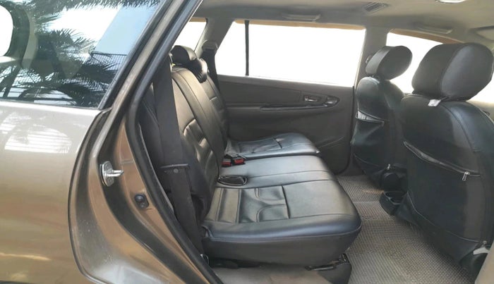 2015 Toyota Innova 2.5 VX 8 STR, Diesel, Manual, 3,13,422 km, interior