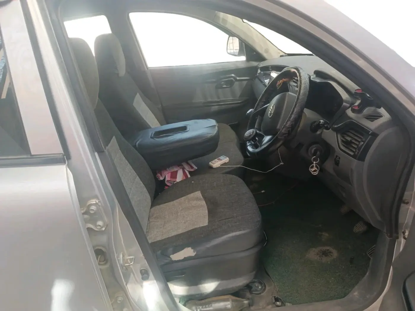 2020 Mahindra KUV 100 NXT K2+ P 6 STR, Petrol, Manual, 99,677 km, interior