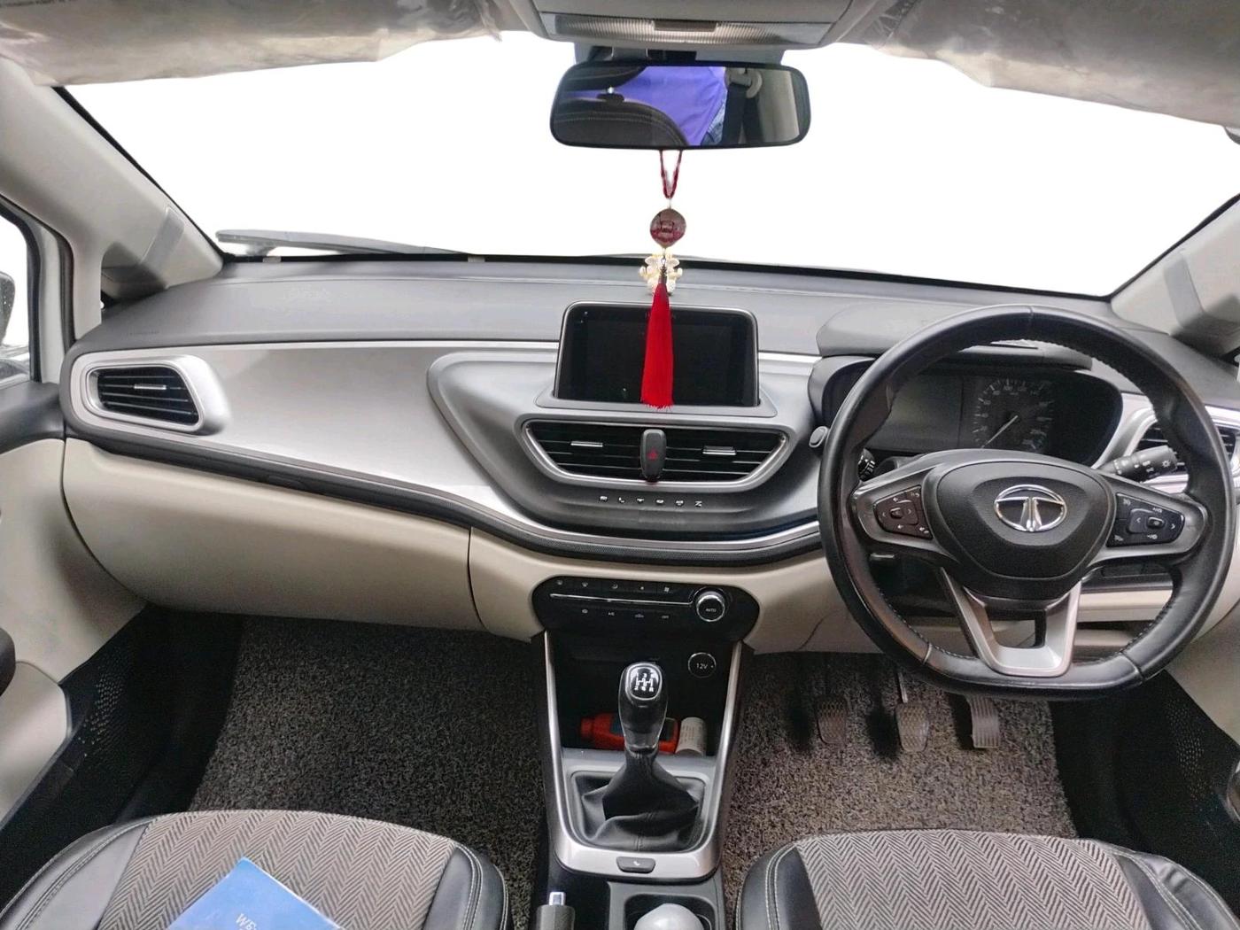 2023 Tata ALTROZ XZ PLUS PETROL, Petrol, Manual, 26,704 km, interior