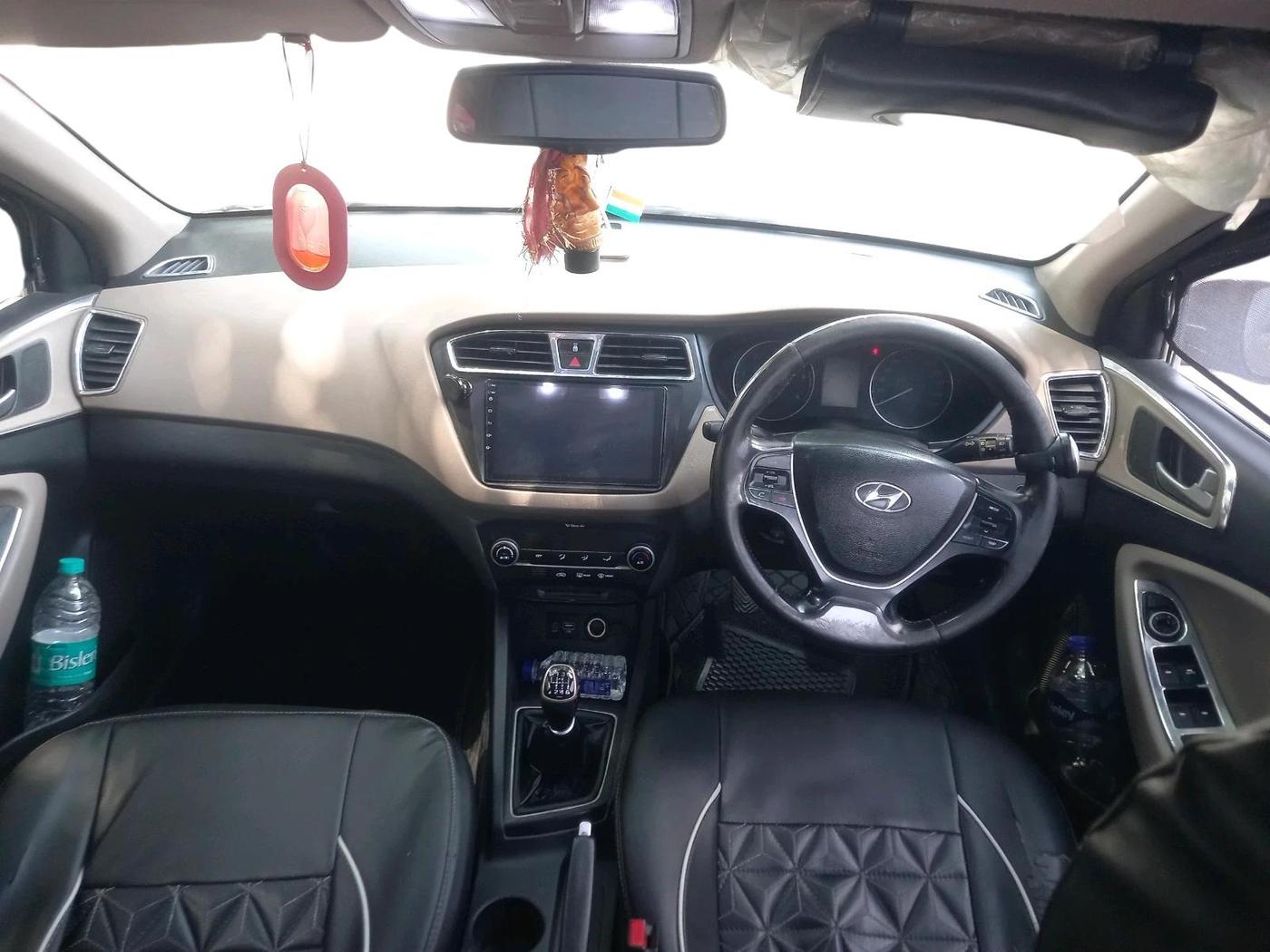 2015 Hyundai Elite i20 SPORTZ 1.4 CRDI, Diesel, Manual, 1,97,502 km, interior