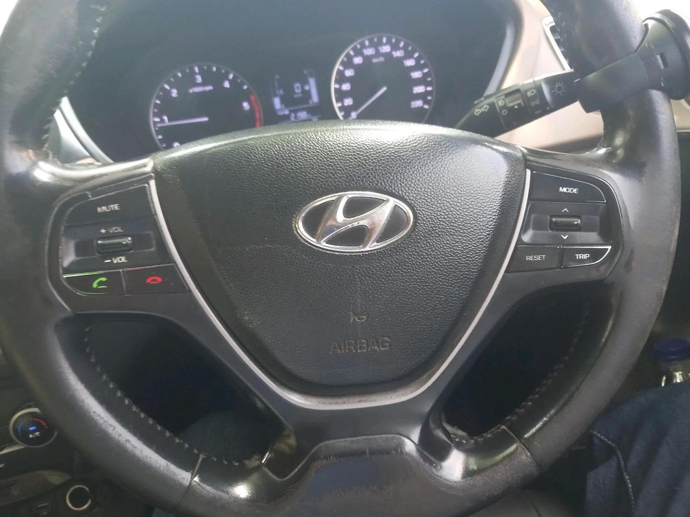 2015 Hyundai Elite i20 SPORTZ 1.4 CRDI, Diesel, Manual, 1,97,502 km, interior
