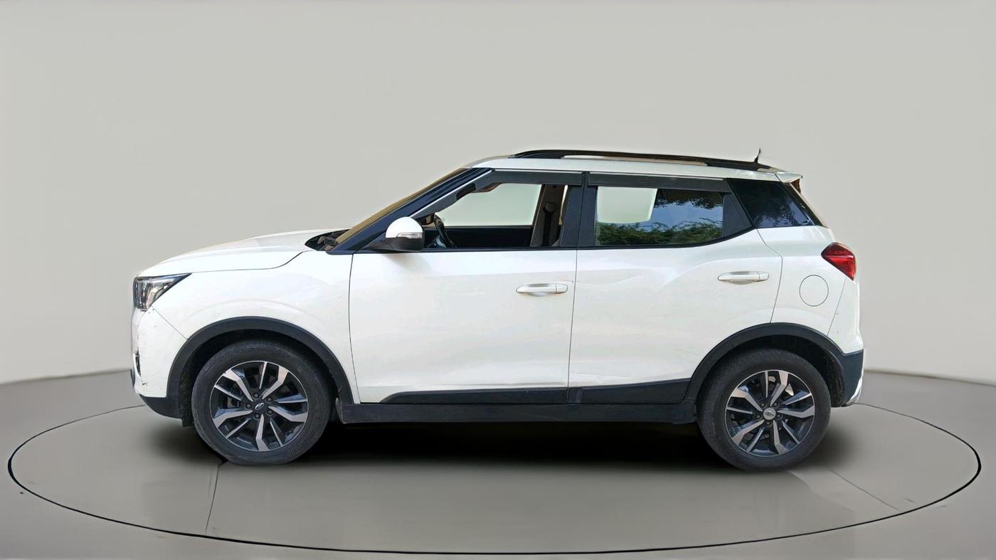 2021 Mahindra XUV300 W8 (O) 1.5 DIESEL, Diesel, Manual, 1,86,537 km, exterior