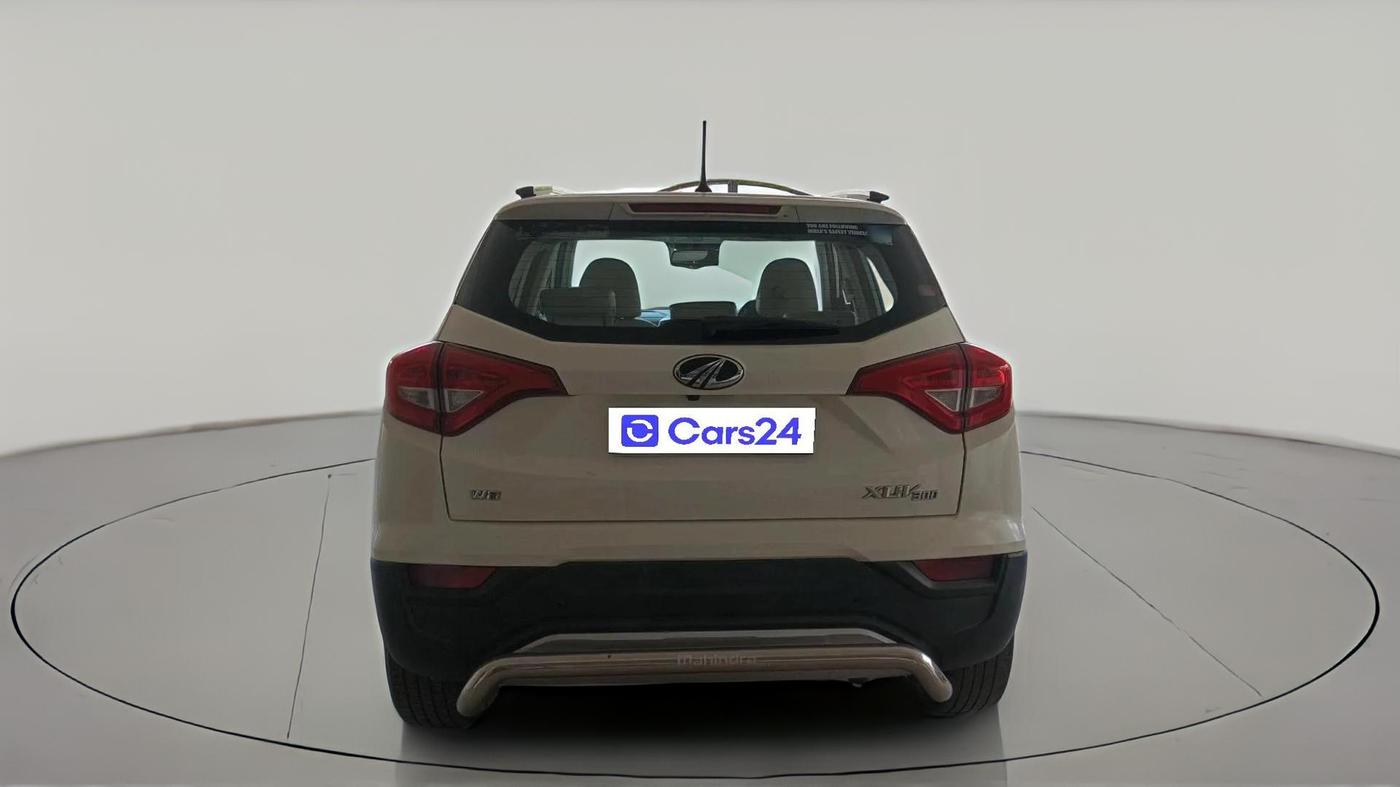2021 Mahindra XUV300 W8 (O) 1.5 DIESEL, Diesel, Manual, 1,86,537 km, exterior