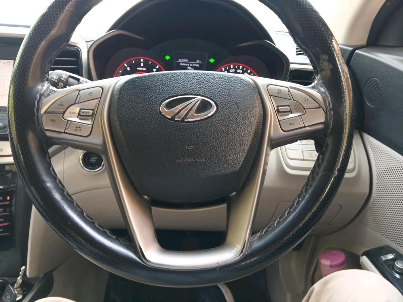 2021 Mahindra XUV300 W8 (O) 1.5 DIESEL, Diesel, Manual, 1,86,537 km, interior