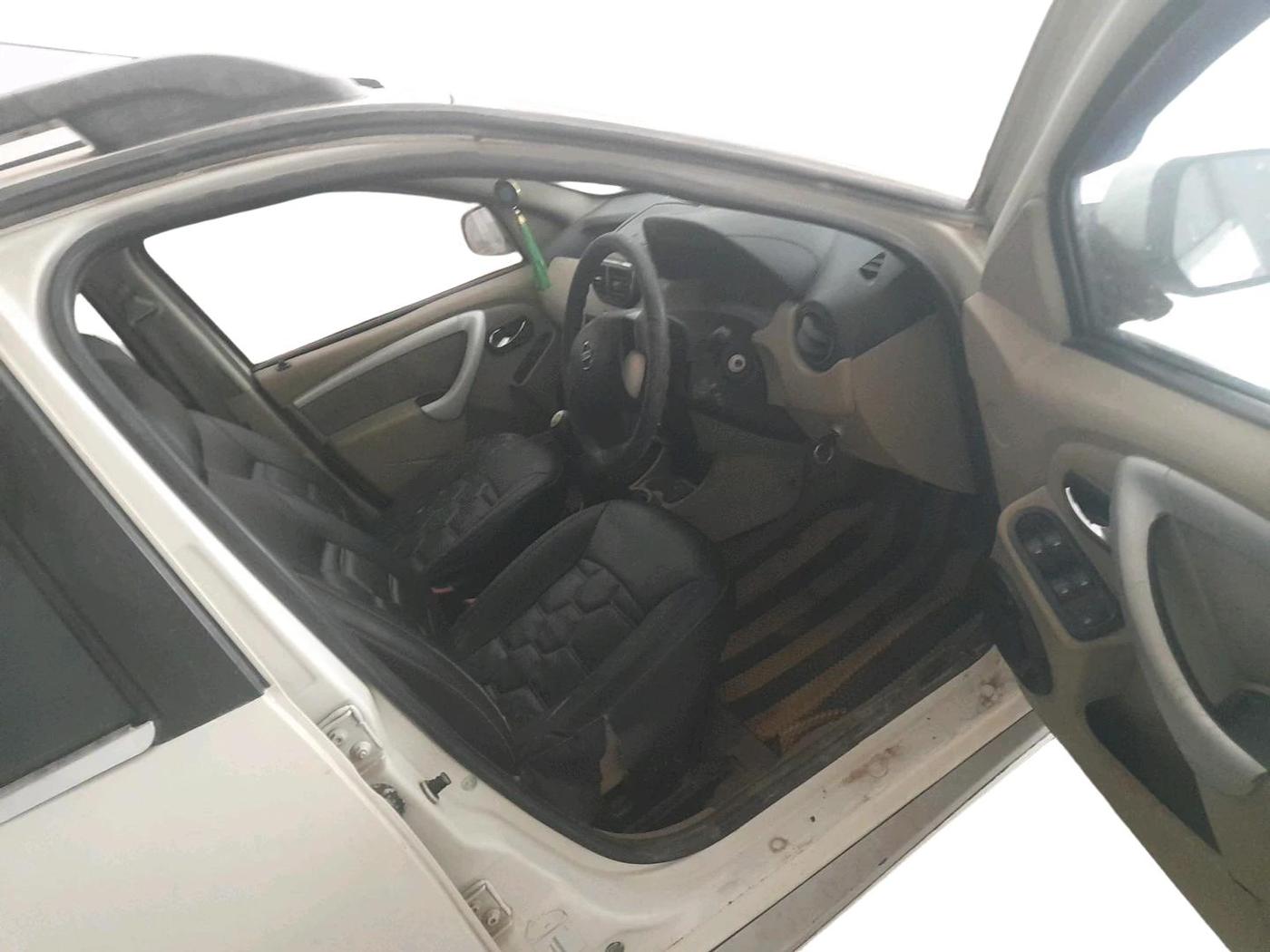 2014 Nissan Terrano XL (D), Diesel, Manual, 2,45,310 km, interior