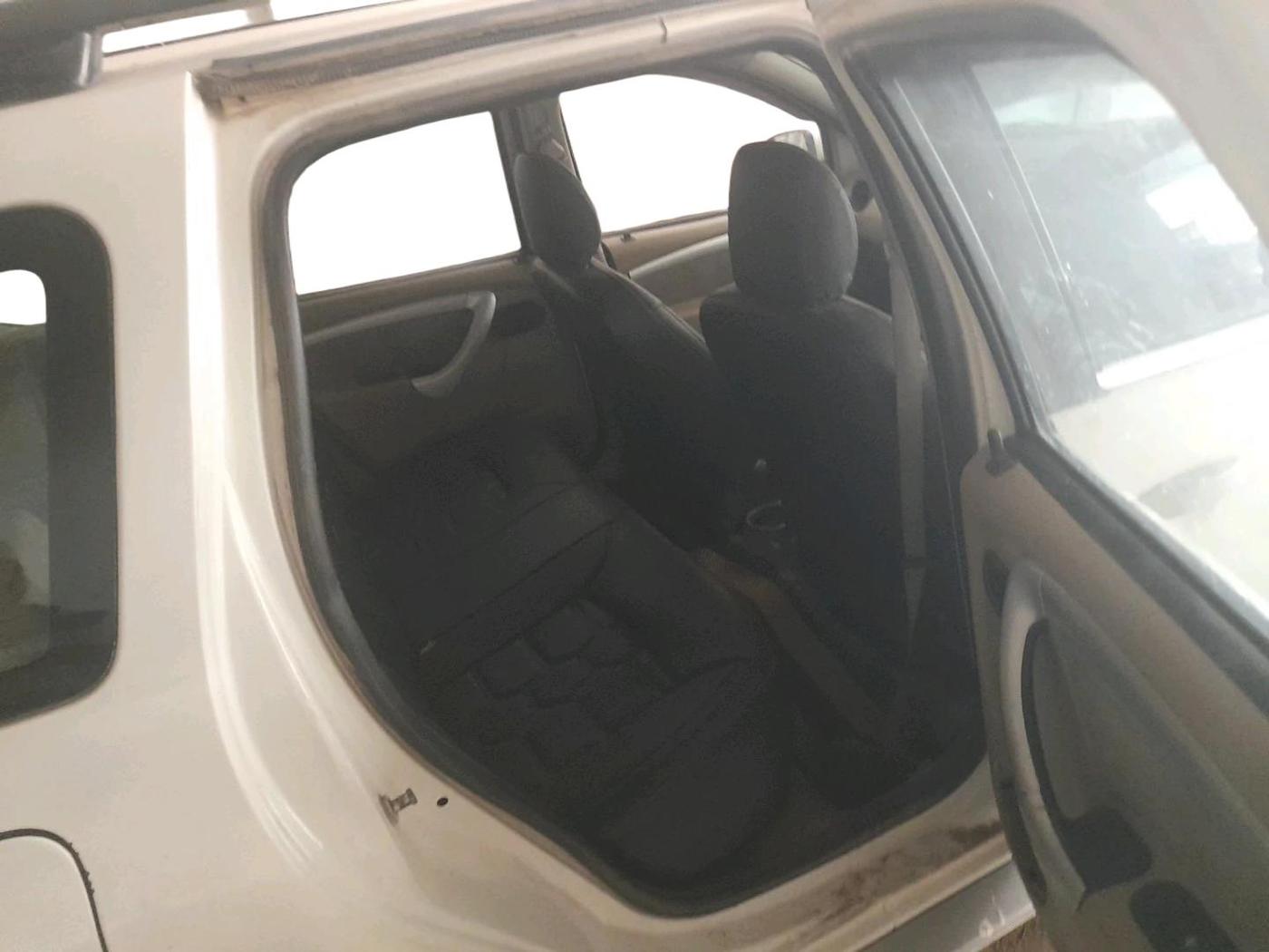 2014 Nissan Terrano XL (D), Diesel, Manual, 2,45,310 km, interior