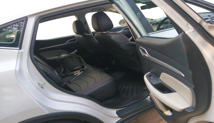 2024 MG ASTOR Sprint 1.5 MT (Ivory), Petrol, Manual, 5,000 km, interior