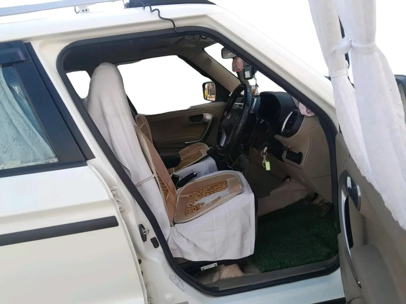 2022 Mahindra BOLERO NEO N10 R, Diesel, Manual, 1,00,146 km, interior