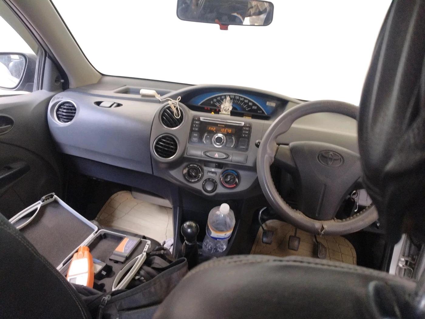 2013 Toyota Etios G, Petrol, Manual, 90,201 km, interior