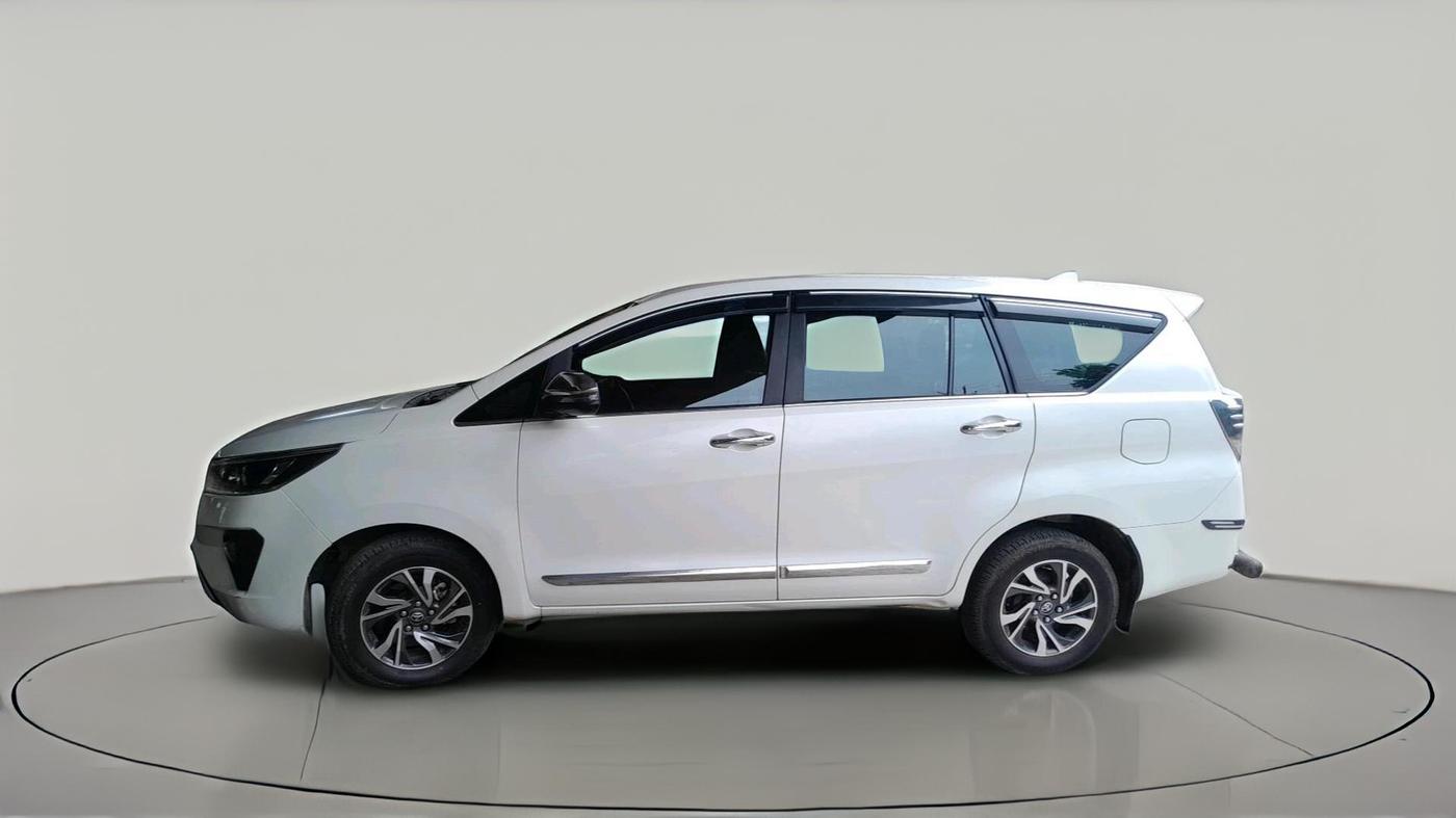 2022 Toyota Innova Crysta 2.4 VX 7 STR, Diesel, Manual, 90,742 km, exterior