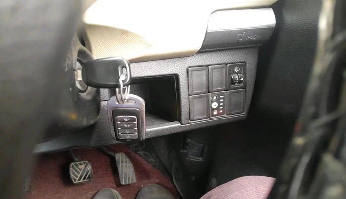 2017 Maruti Wagon R 1.0 LXI CNG, CNG, Manual, 1,50,750 km, interior