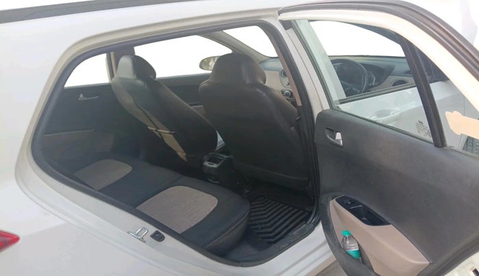 2017 Hyundai Grand i10 SPORTZ (O) AT 1.2 KAPPA VTVT, Petrol, Automatic, 68,267 km, interior