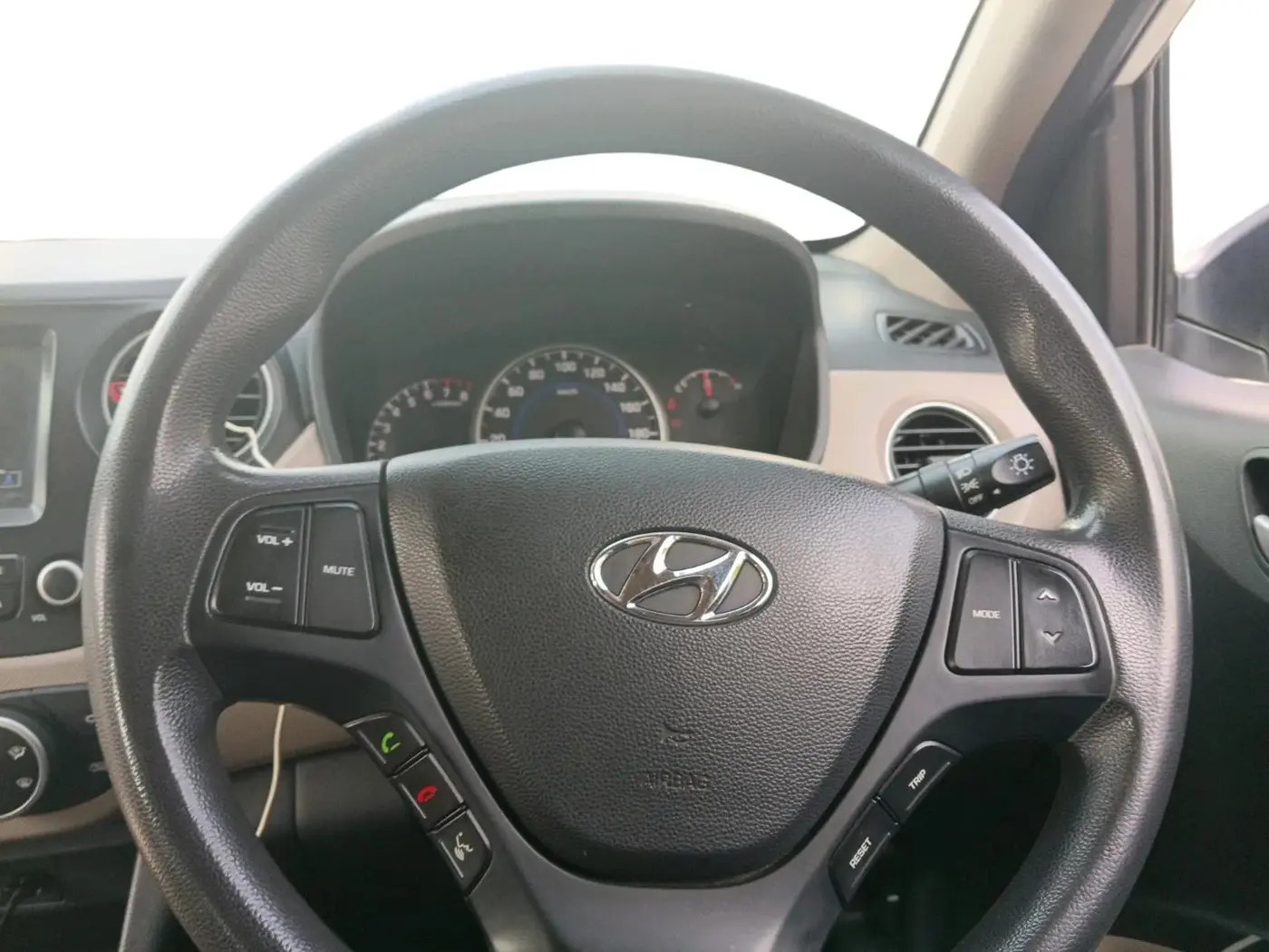 2017 Hyundai Grand i10 SPORTZ (O) AT 1.2 KAPPA VTVT, Petrol, Automatic, 68,267 km, interior