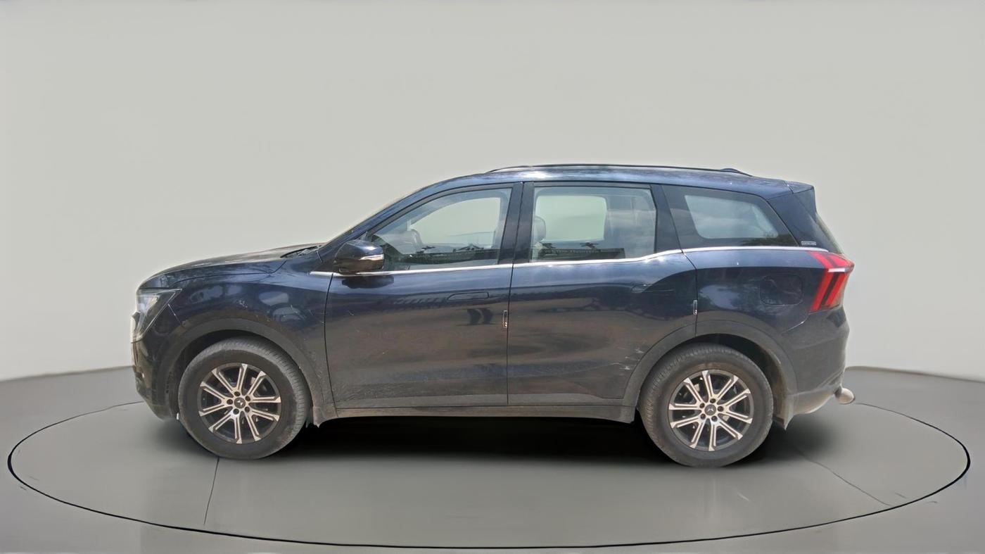 2022 Mahindra XUV700 AX 7 P AT 7 STR, Petrol, Automatic, 1,25,178 km, exterior