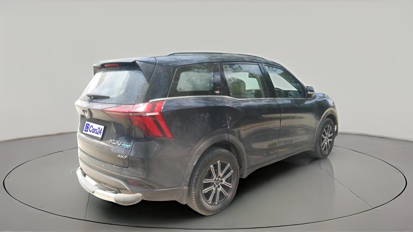 2022 Mahindra XUV700 AX 7 P AT 7 STR, Petrol, Automatic, 1,25,178 km, exterior