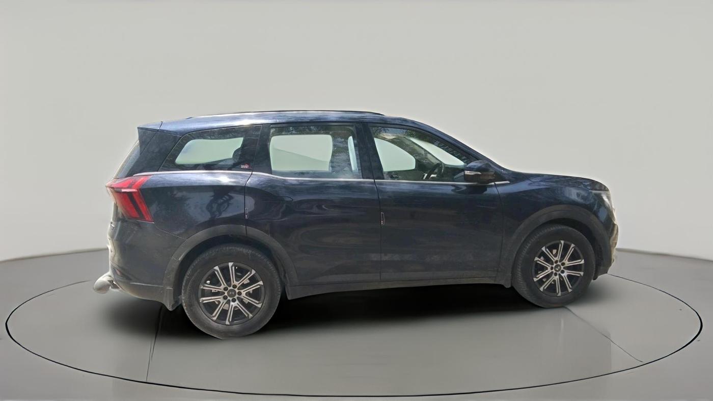 2022 Mahindra XUV700 AX 7 P AT 7 STR, Petrol, Automatic, 1,25,178 km, exterior