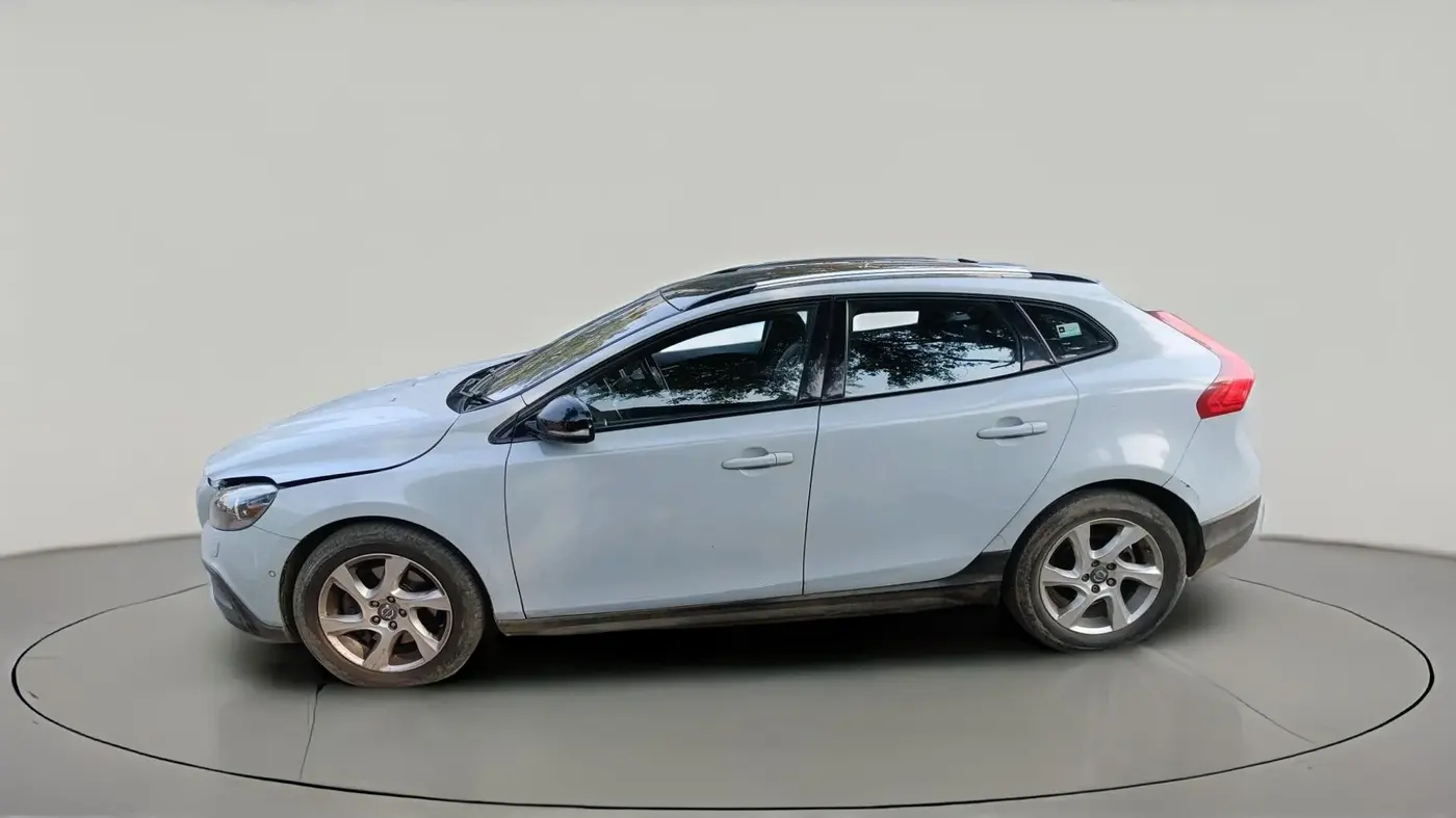 2013 Volvo V40 Cross Country D3, Diesel, Automatic, 1,12,000 km, exterior