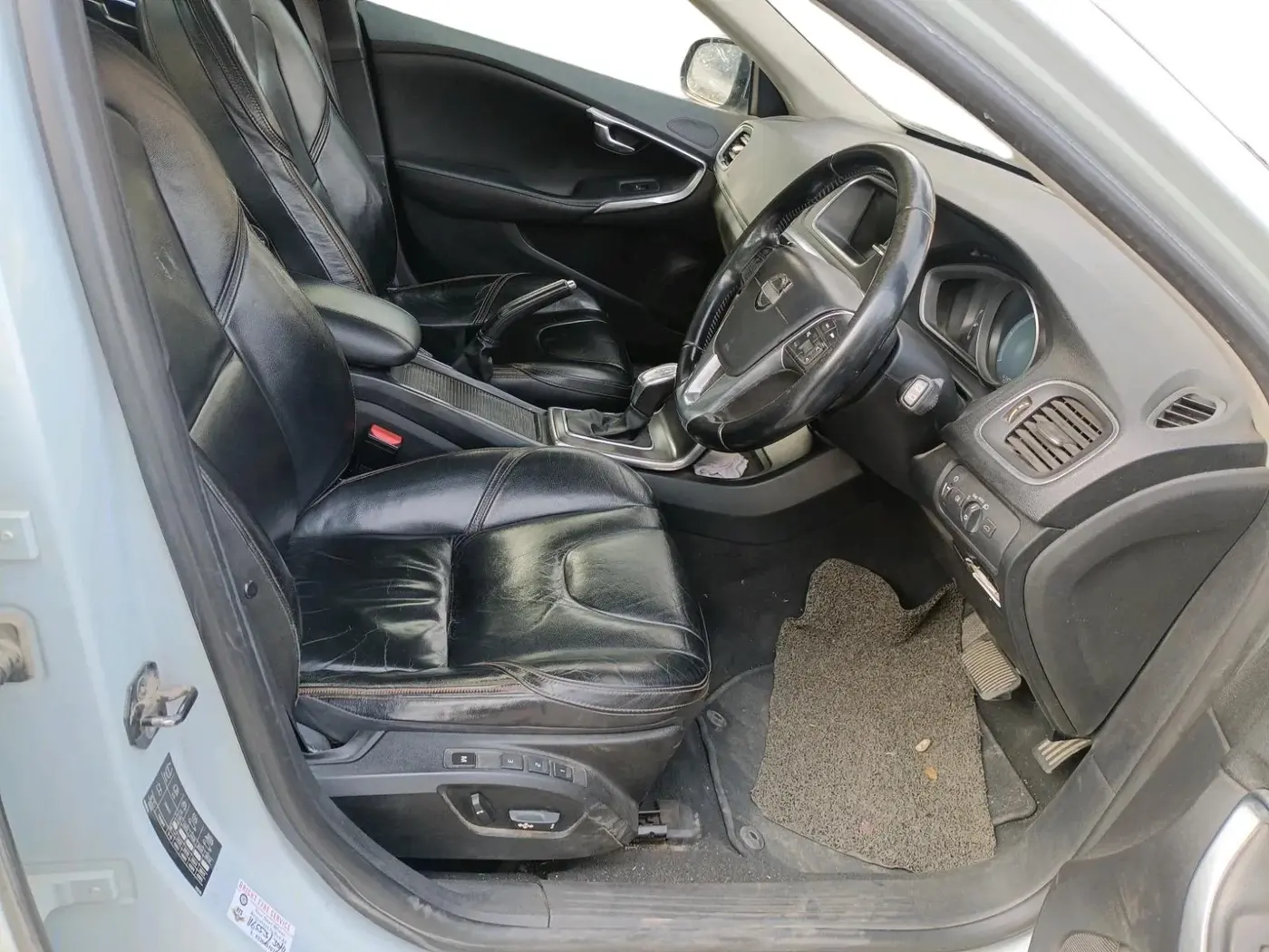 2013 Volvo V40 Cross Country D3, Diesel, Automatic, 1,12,000 km, interior
