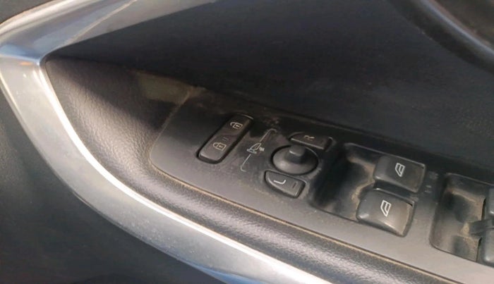 2013 Volvo V40 Cross Country D3, Diesel, Automatic, 1,12,000 km, interior