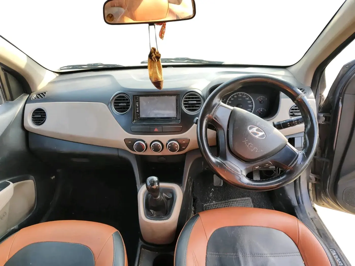 2017 Hyundai Grand i10 MAGNA U2 1.2 CRDI, Diesel, Manual, 1,29,592 km, interior
