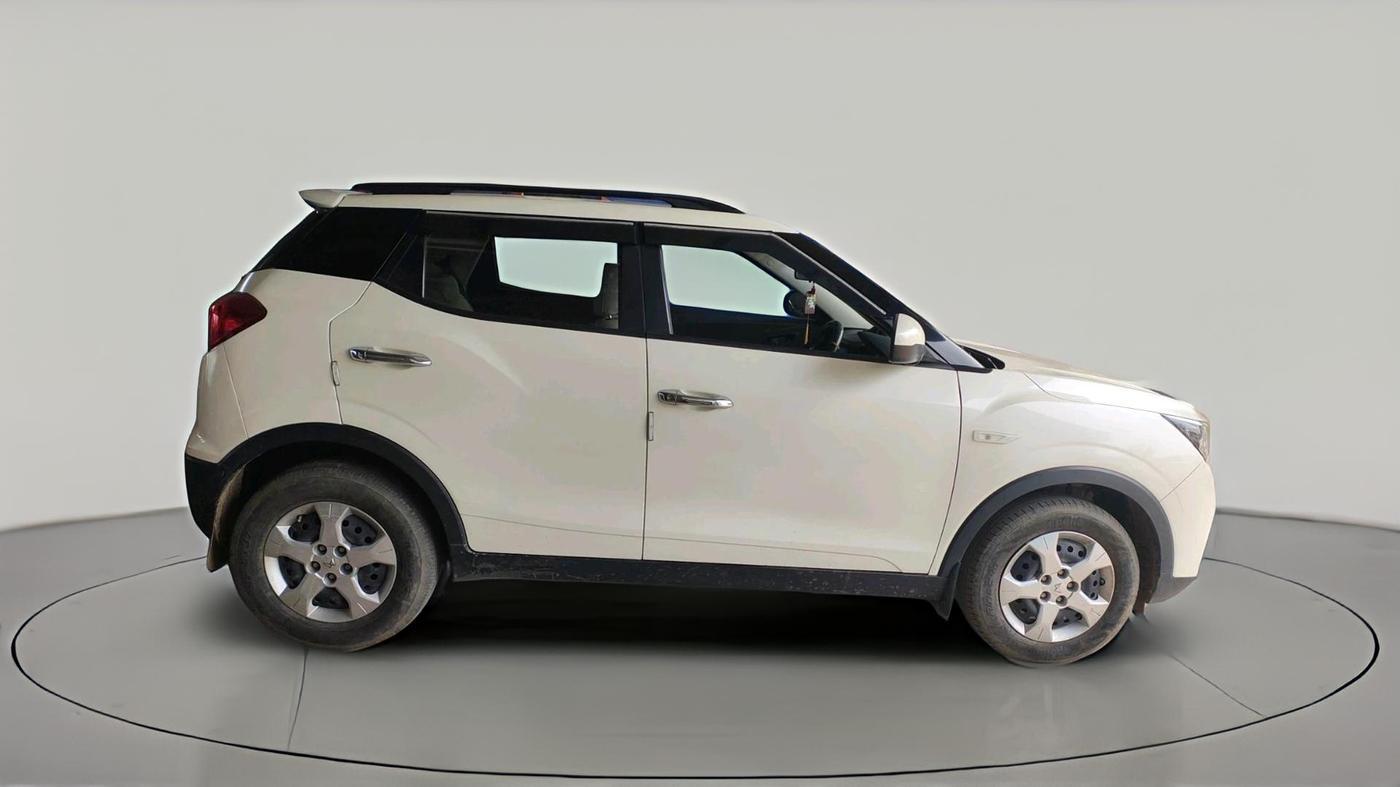 2023 Mahindra XUV300 W6 1.5 Diesel, Diesel, Manual, 34,857 km, exterior