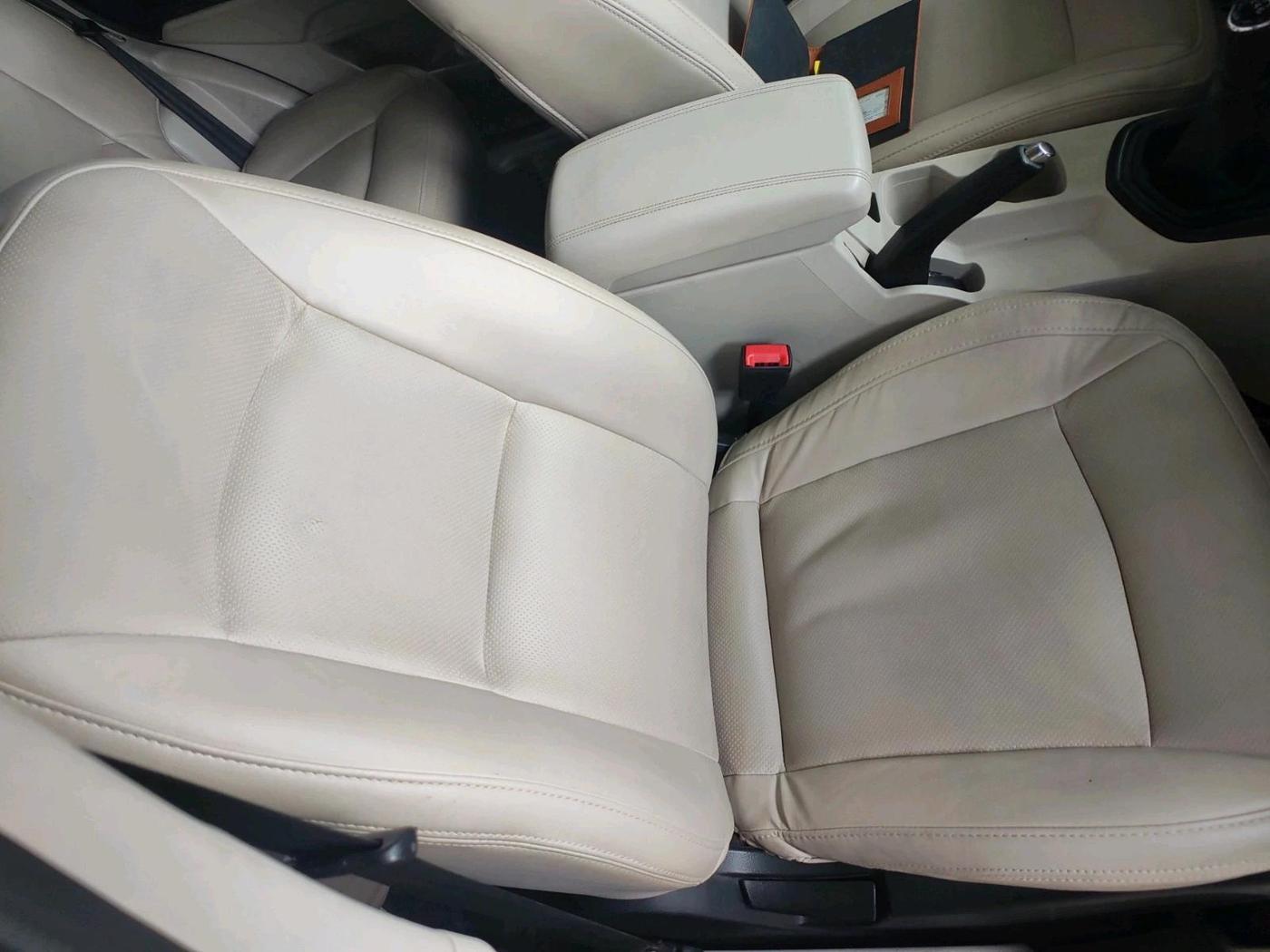2023 Mahindra XUV300 W6 1.5 Diesel, Diesel, Manual, 34,857 km, interior