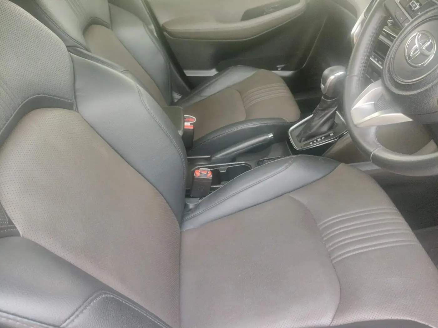 2023 Toyota URBAN CRUISER HYRYDER V HYBRID, Hybrid, Automatic, 24,593 km, interior