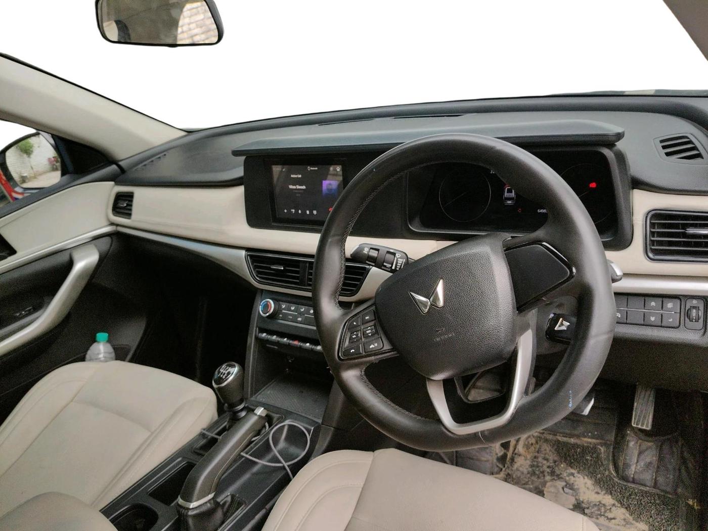 2023 Mahindra XUV700 MX D MT 5 STR, Diesel, Manual, 69,053 km, interior
