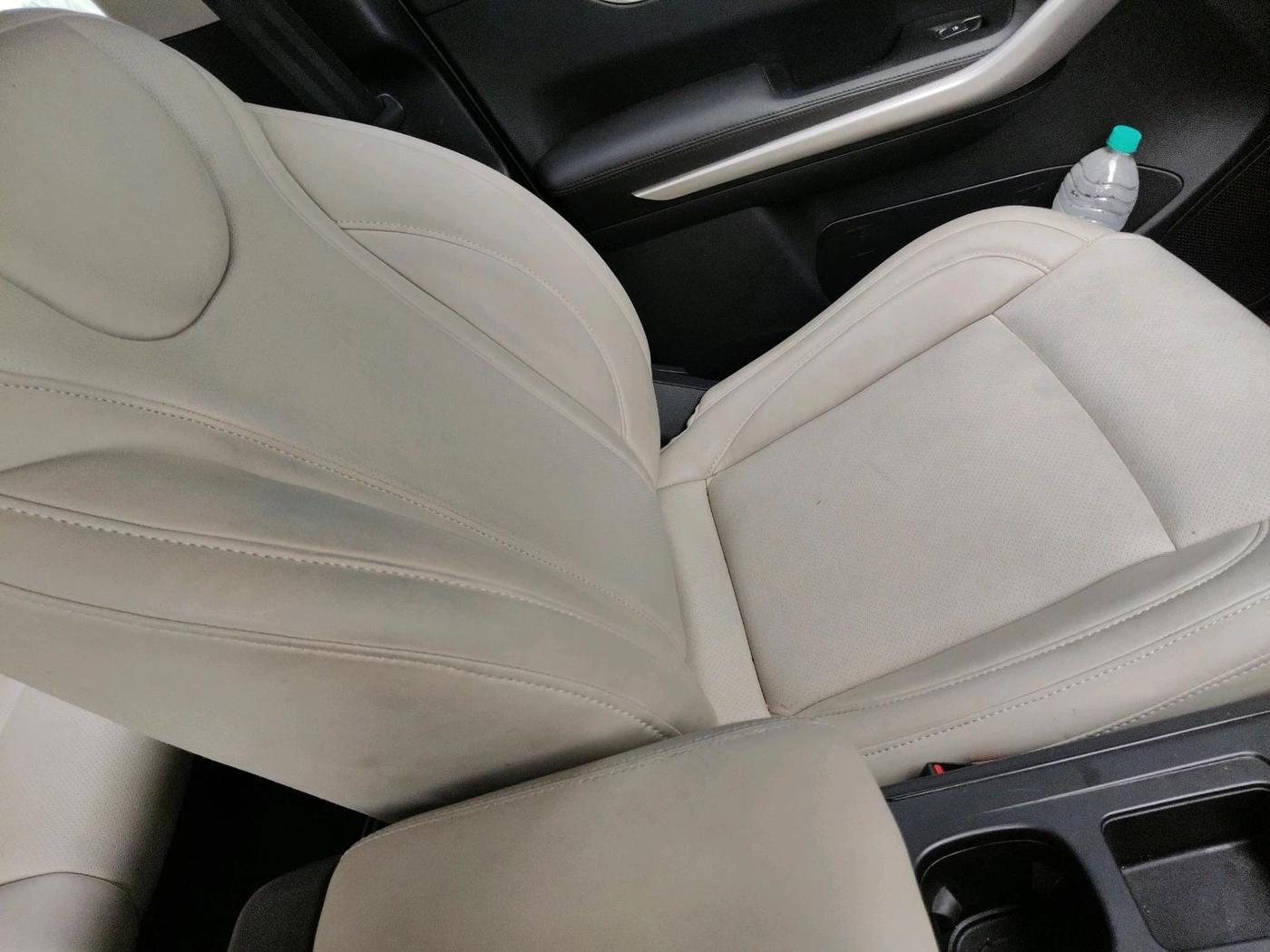 2023 Mahindra XUV700 MX D MT 5 STR, Diesel, Manual, 69,053 km, interior