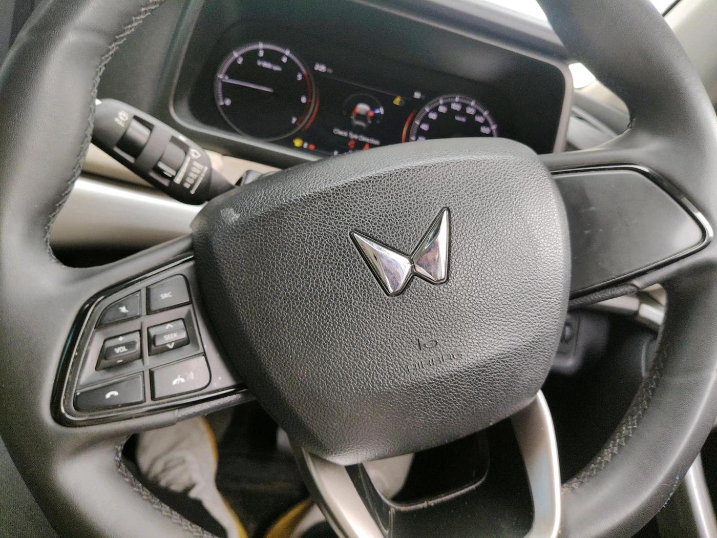2023 Mahindra XUV700 MX D MT 5 STR, Diesel, Manual, 69,053 km, interior